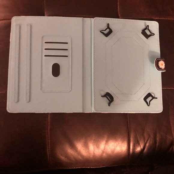 ONN tablet with 2 cases! - Picture 4 of 6